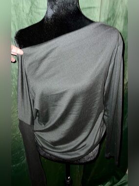 Women’s Off-Shoulder Long Sleeve Top - Black